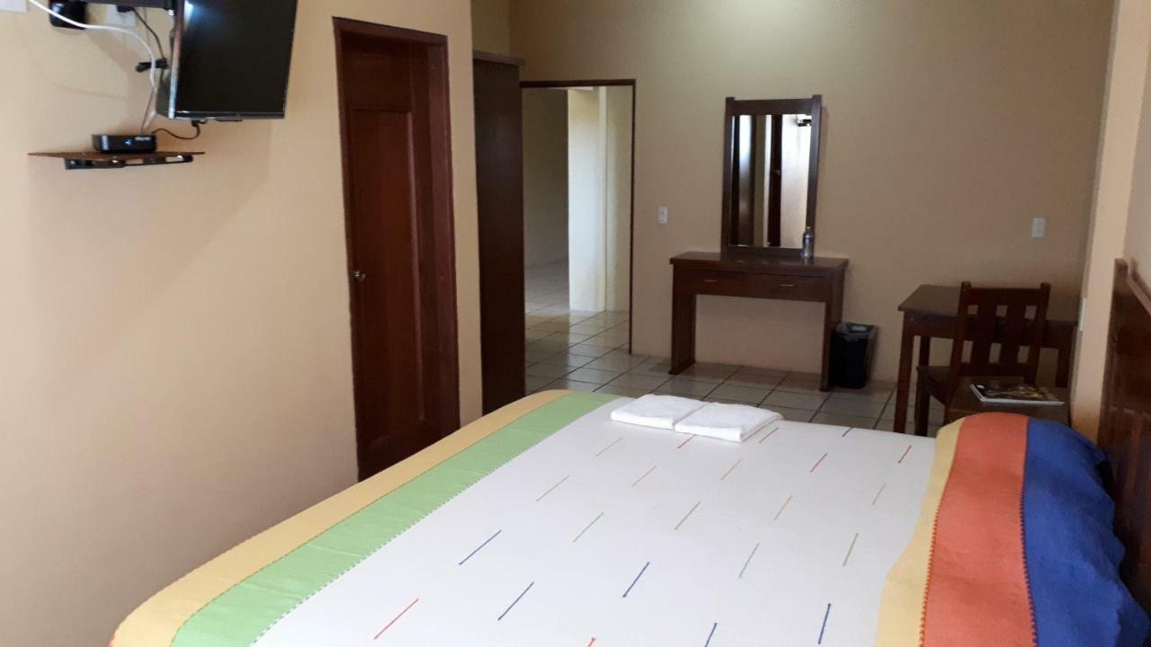 Hotel Alebrijes San Pedro Pochutla المظهر الخارجي الصورة